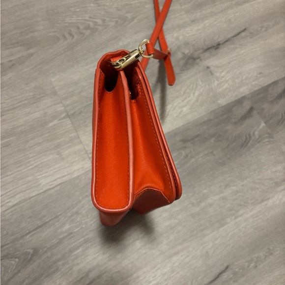 Tory Butch Pebble Leather Crossbody - Picture 4 of 8